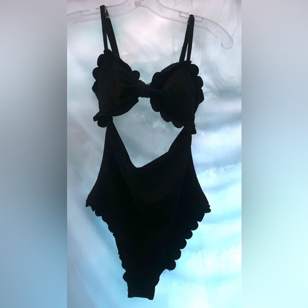 Women Cutout One Piece Swimsuit Halter Sexy Scalloped Bathing Suit New